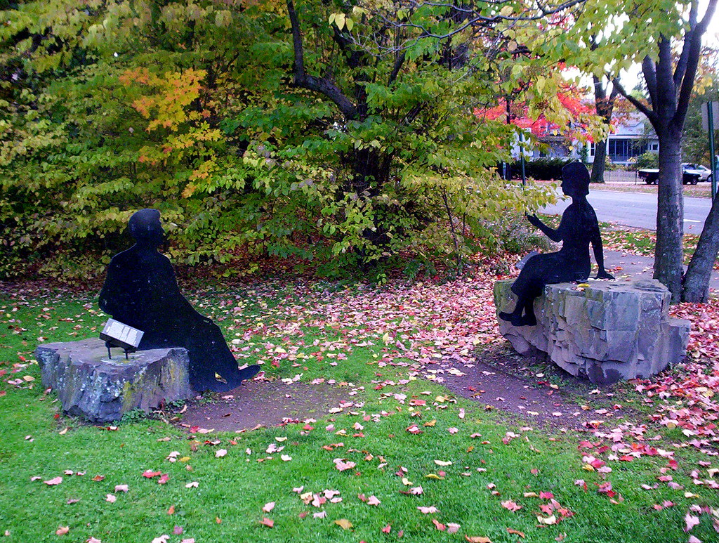 Robert Frost and Emily Dickens